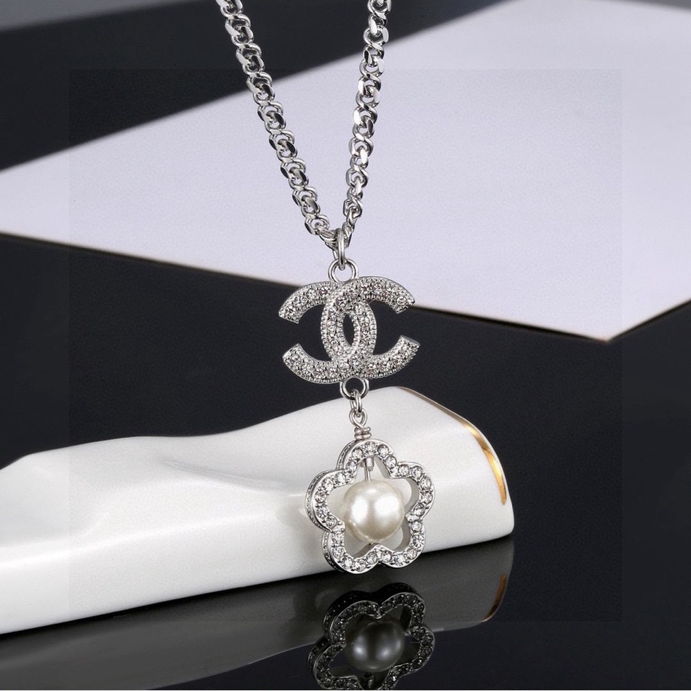 Chanel necklaces - Picture 2 of 6